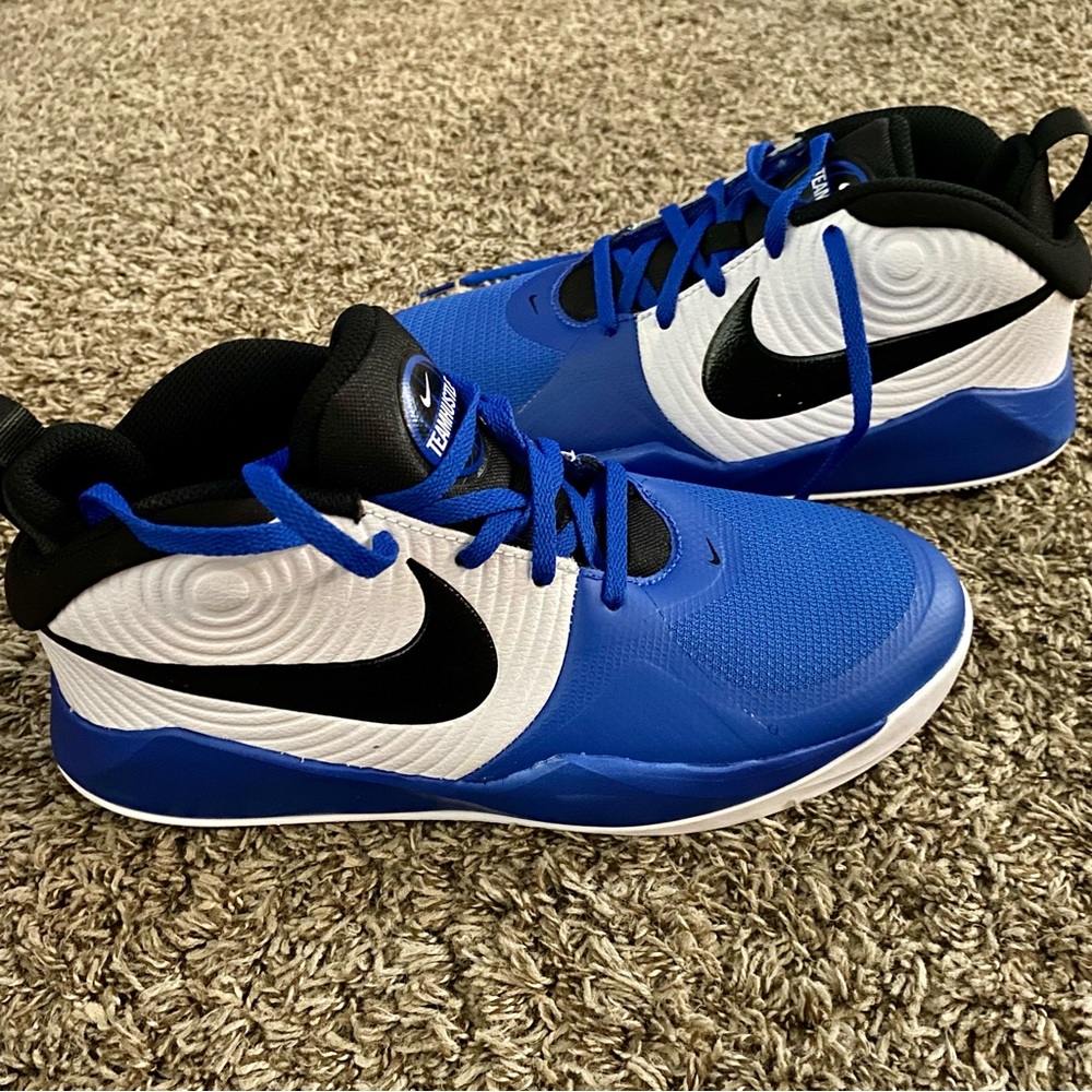 Nike Team Hustle D9GS Basketball Shoe Game Royal/Black-White US Size 8.5W/10.5M